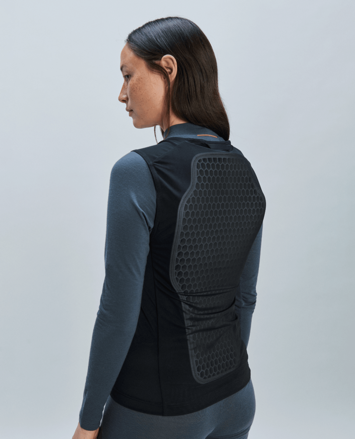 POC Women VPD Max Vest - Uranium Black - Ryggskydd - Alpingaraget