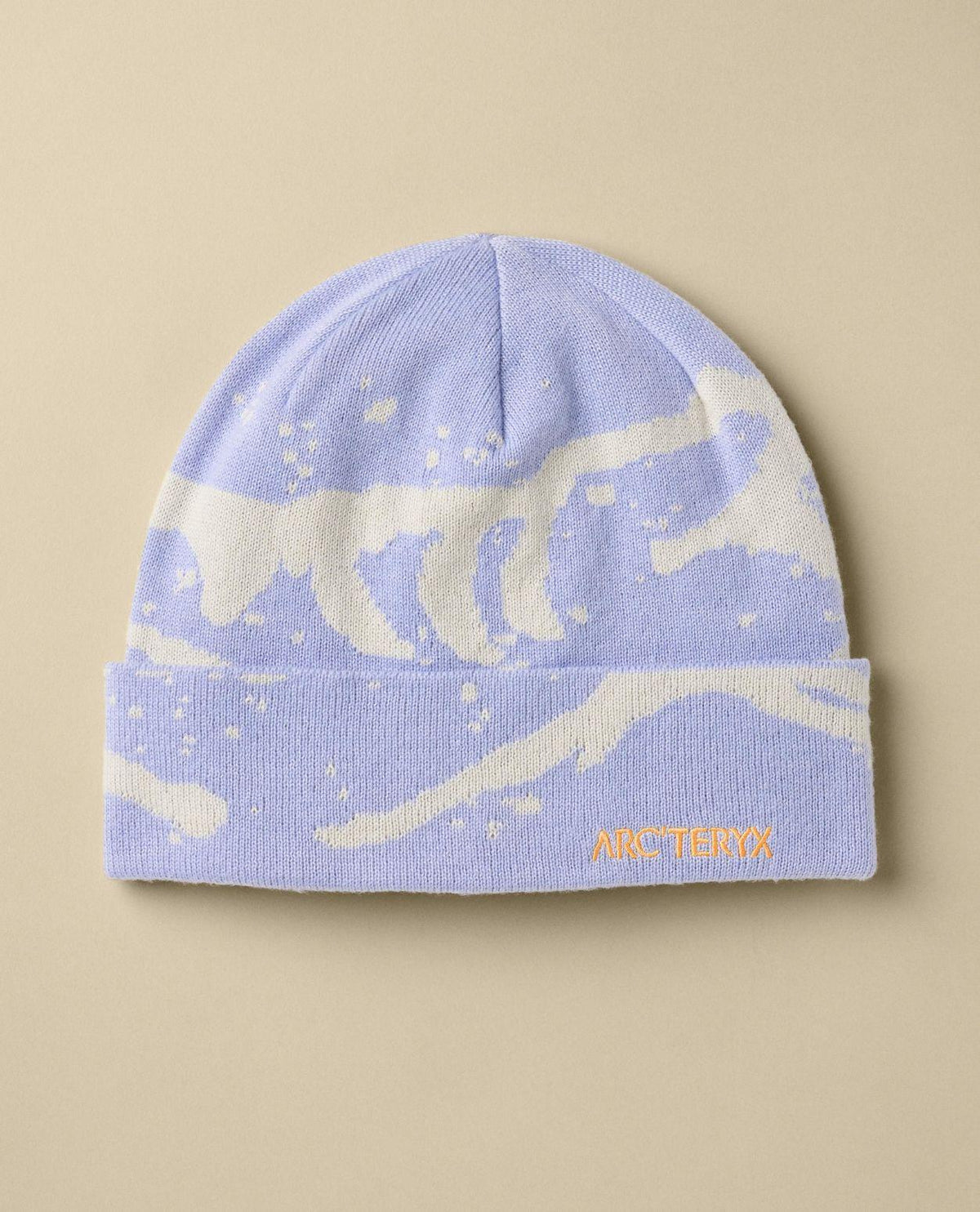 Arc'teryx Grotto Toque i Kasumi/Sea Salt med stickad design och logga för skidåkare.