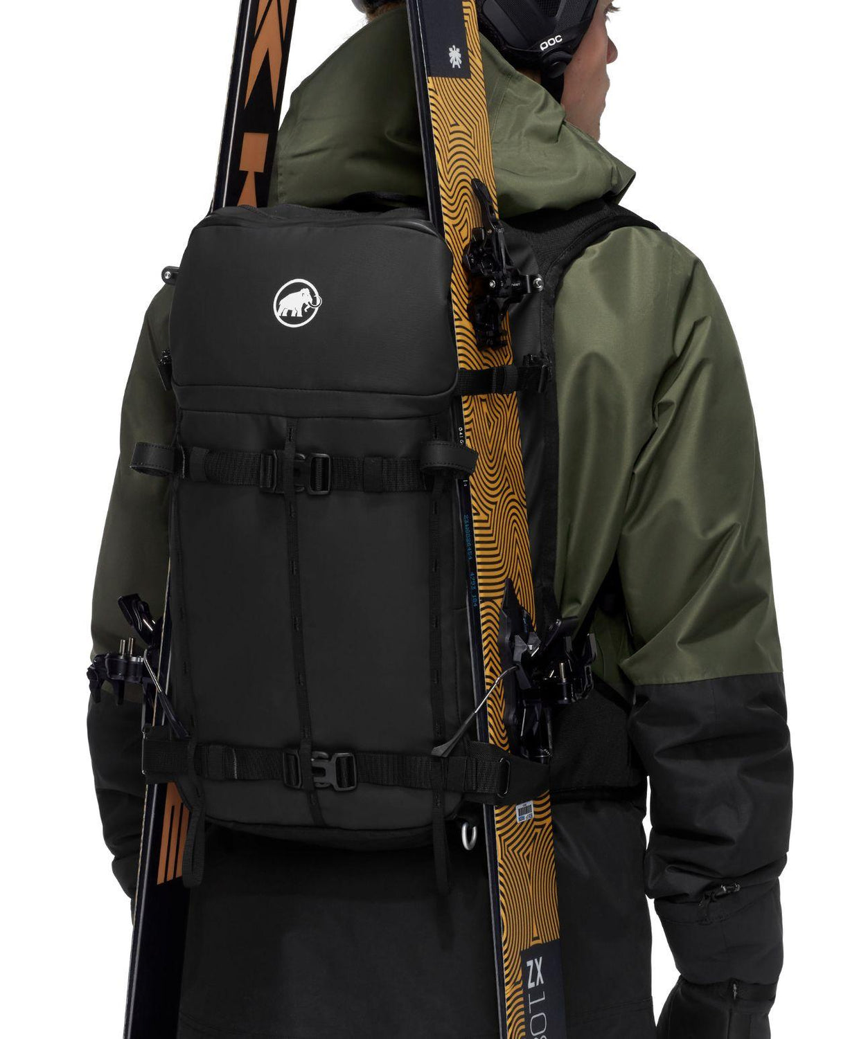 Mammut Nirvana 28 - Svart ryggsäck för skidåkning och toppturer med skidor fästa på.