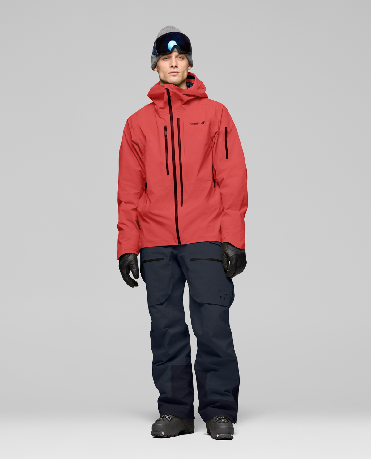 Norrøna Lofoten Gore-Tex Pro Jacket för herrar i färgen baked apple röd för skidåkning.