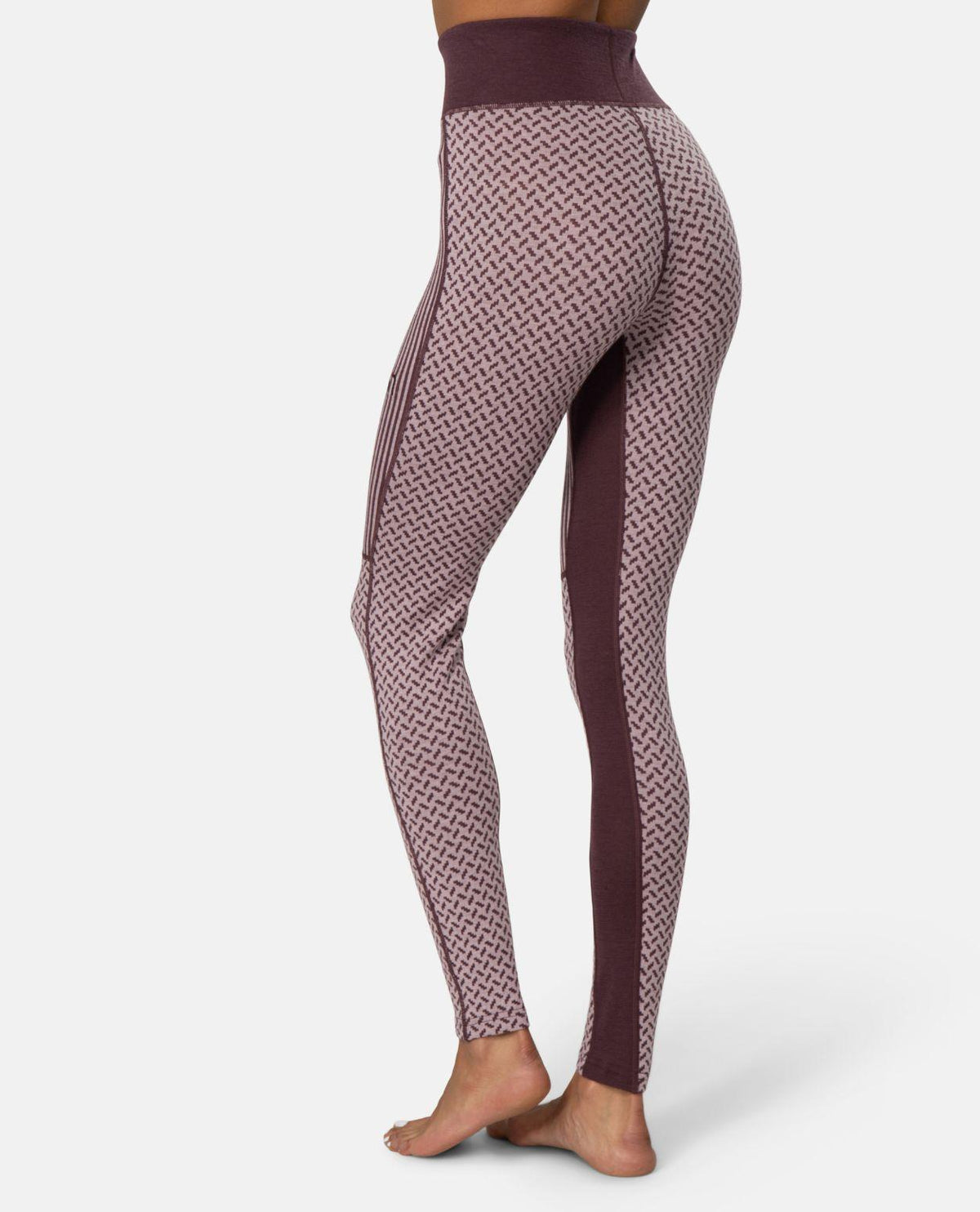 Kari Traa Smekker High Waist Pants - Cocoa Powder i merinoull med jacquardstickat mönster visat bakifrån.