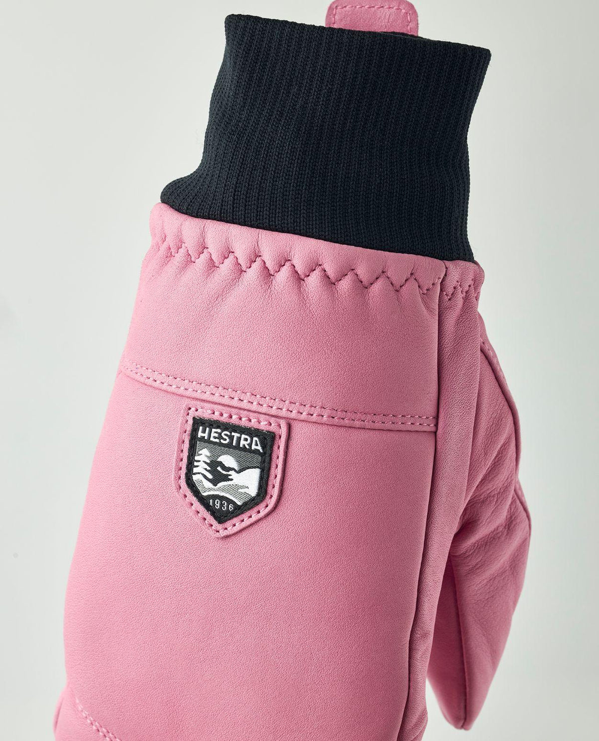 Hestra Omni Mitt - Rosa skidtumlare i skinn med svart ribbad mudd och Hestra-logotyp.