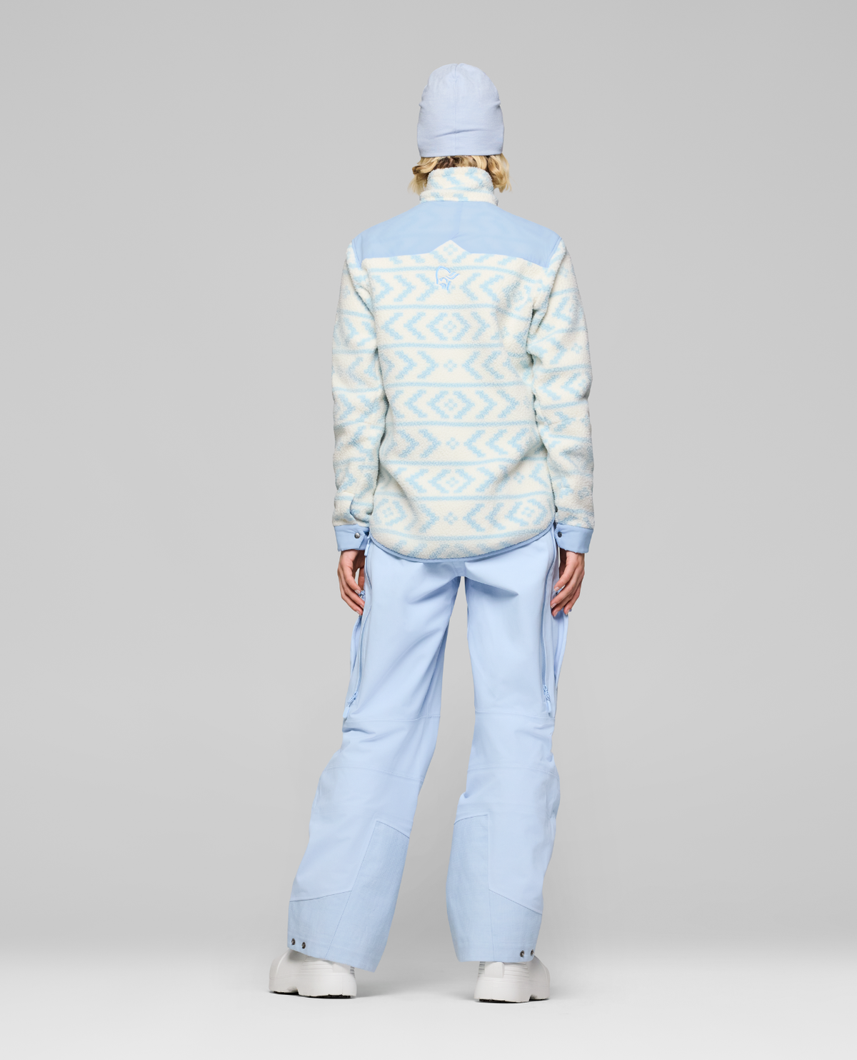 Norrøna Tamok warm3 Jacket Women i färgerna Whisper White och Cashmere Blue, bakifrån.
