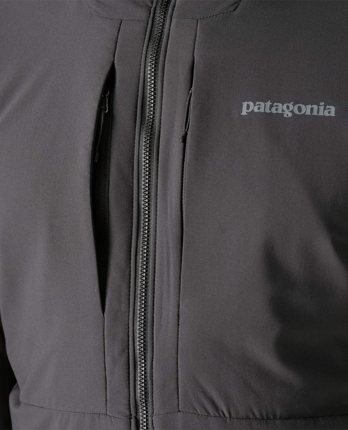 Patagonia Nano-Air Light Hoody Men - Ink Black - Detaljbild på bröstficka och dragkedja