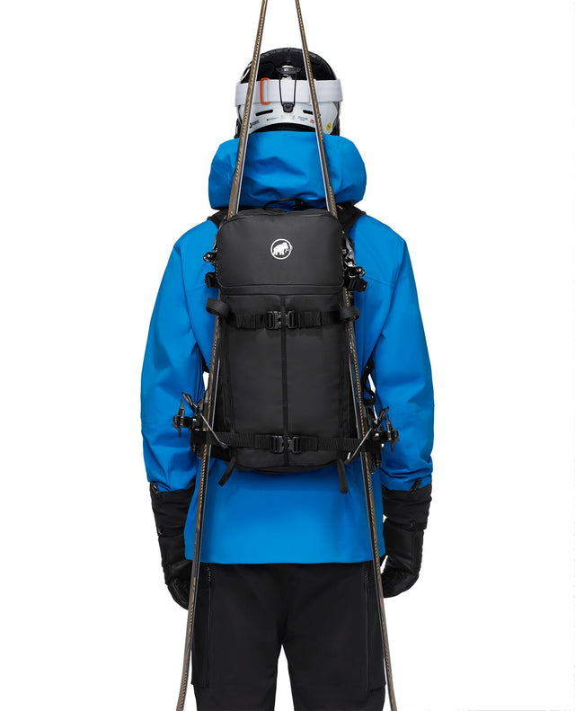 Mammut Nirvana 22 - Black - Alpingaraget