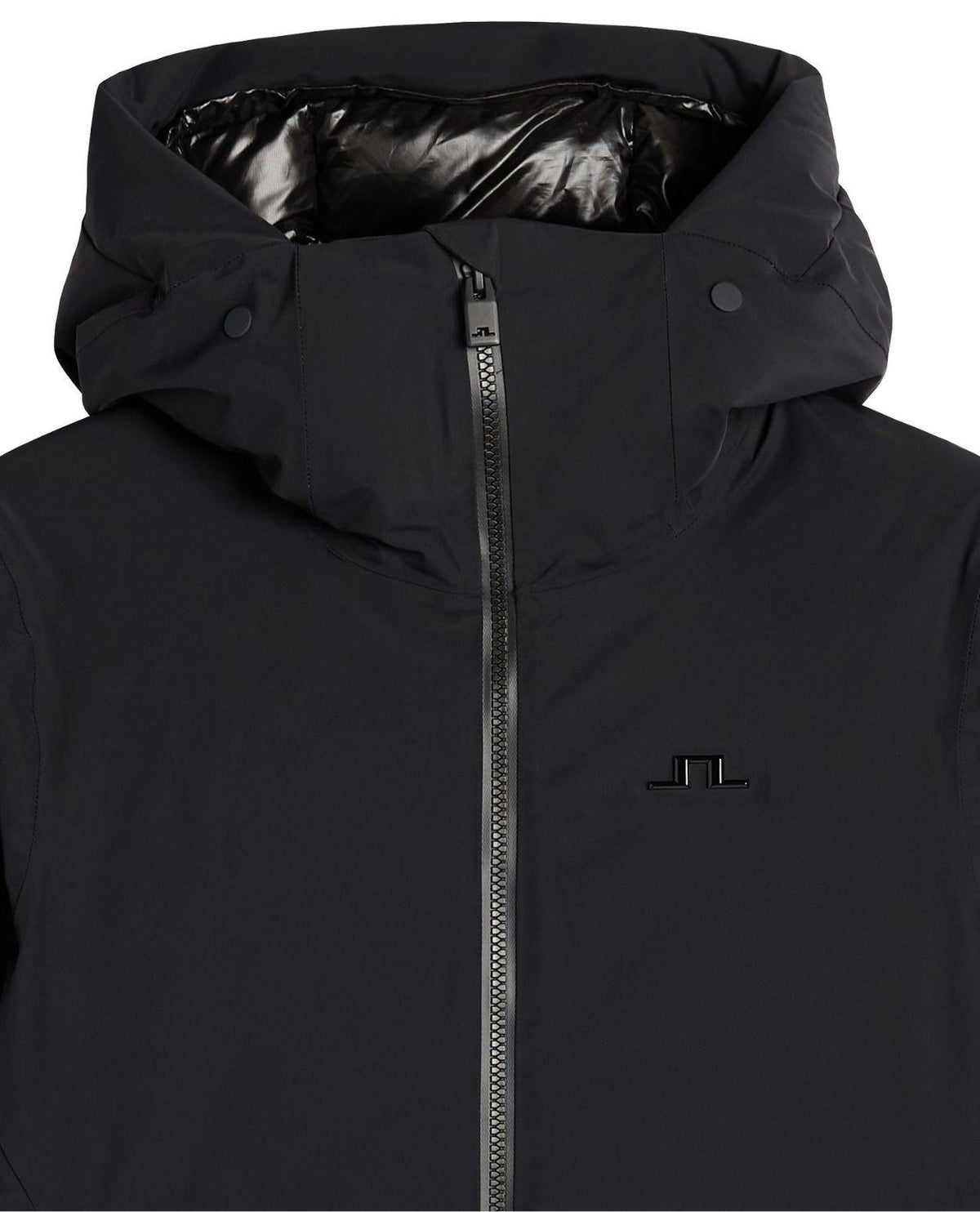 Närbild på huva och dragkedja på svarta damdunjackan J.Lindeberg Oates Down Jacket.