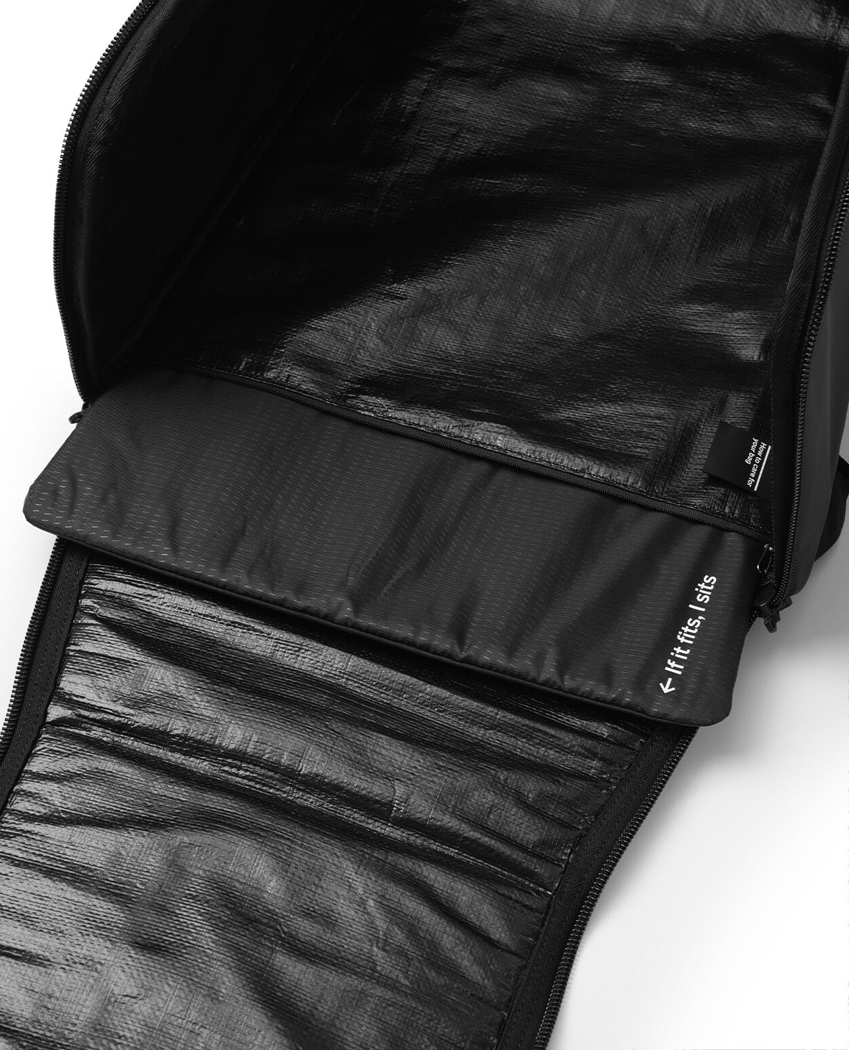D_b_ Hugger Bootpack 45L - Black Out
