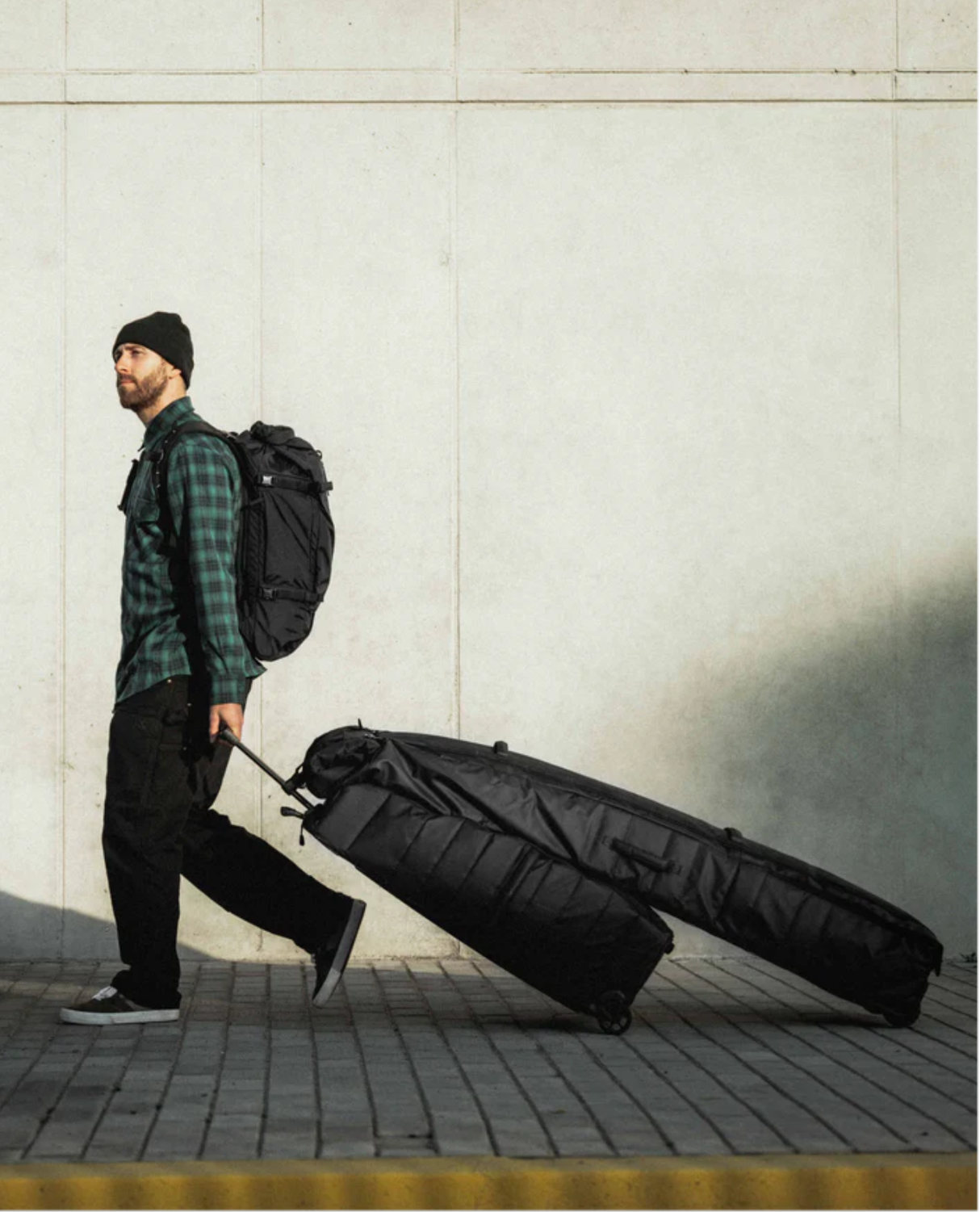 D_b_ Snow Roller Pro 127L - Black Out Alpingaraget