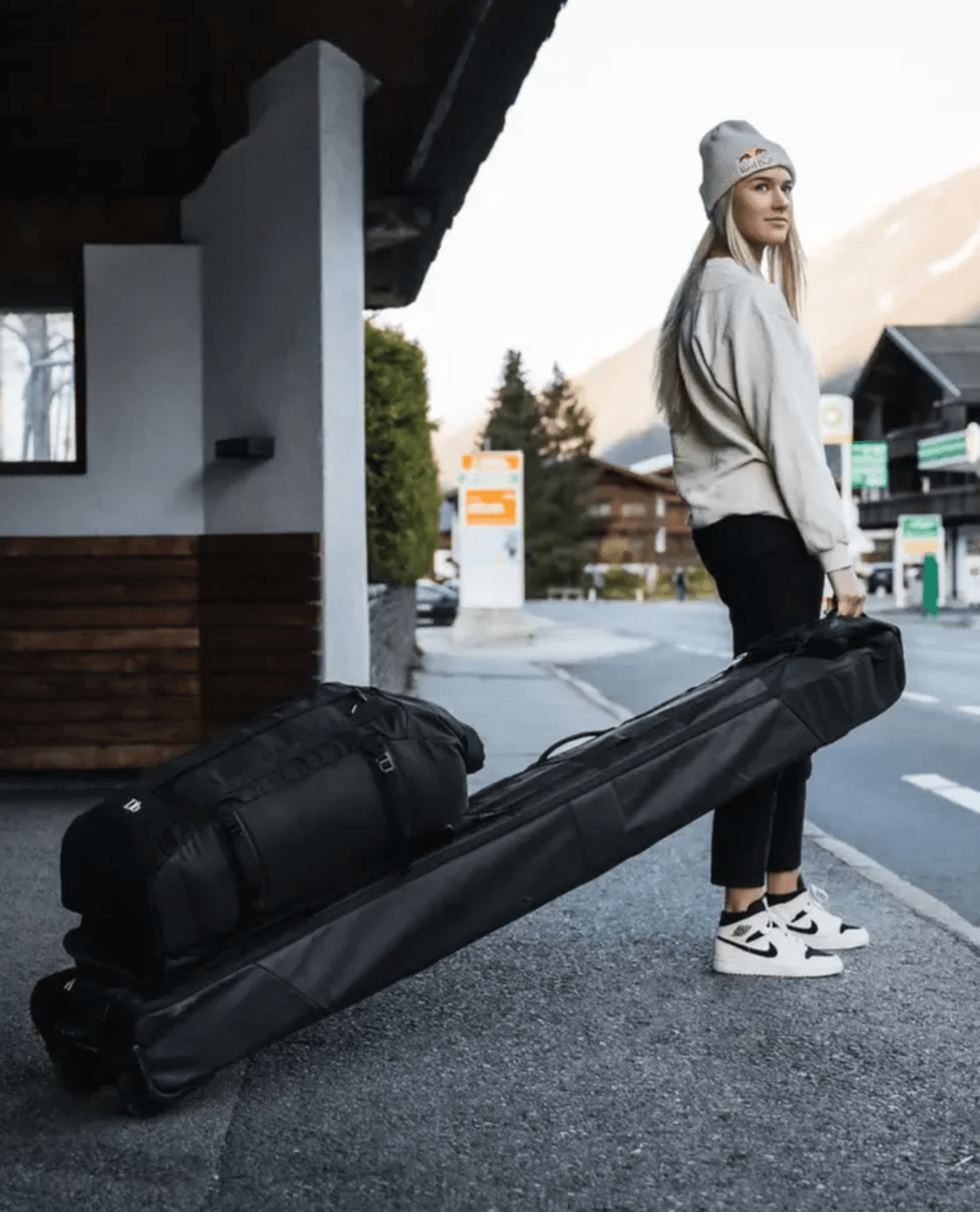 D_b_ Snow Roller Pro 70L - Black Out - Skidfodral - Alpingaraget