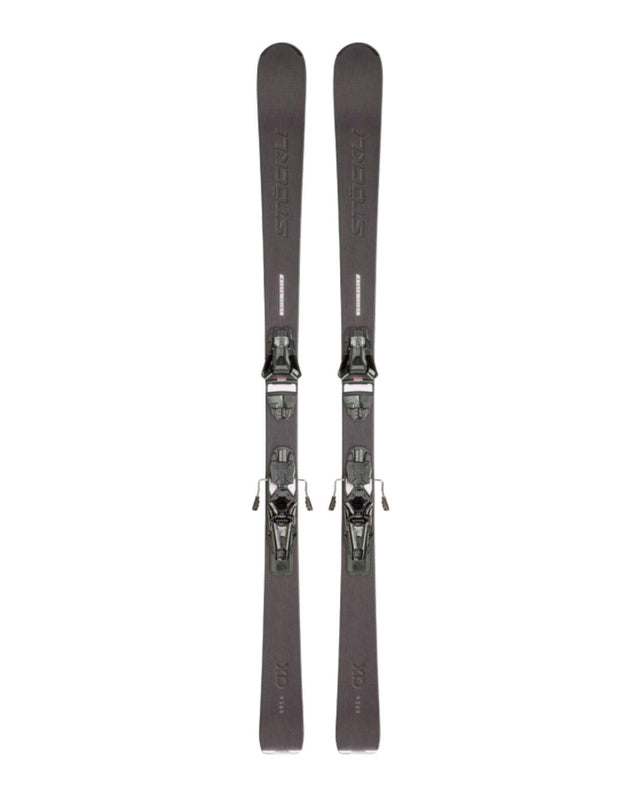 Stöckli Montero AX Orea exklusiva allmountainskidor med Strive 13-bindning visade framifrån.