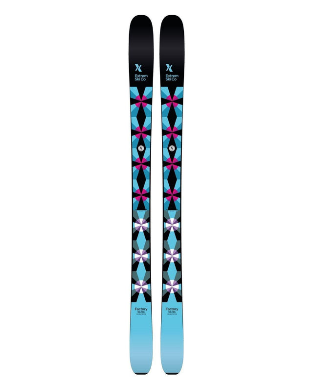 Extrem Ski Co Factory 96 allmountainskidor i svart med färgstarkt mönster.