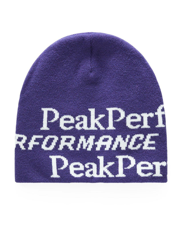Peak Performance WeiTien PP Hat i lila färg med vit logotyp - Alpingaraget