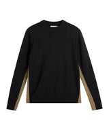 J.Lindeberg Chester Side Stripe Knit Crew herrtröja i svart med bruna sidopaneler.