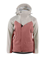 Klättermusen Svalinn Hood Jacket Women i färgerna Cherry Wood och Mahogny Rose – Skidjacka för dam från Alpingaraget