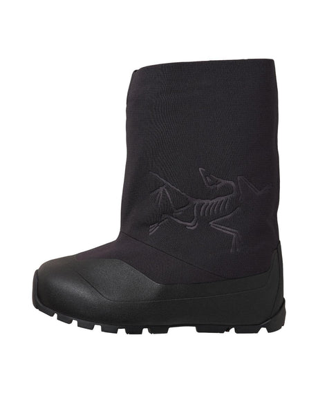 Arc'teryx Postour Women - Svart damstövel för återhämtning och stugliv med Vibram Arctic Grip.