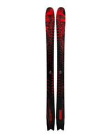Line Poisson 26/27 freerideskidor i rött och svart med mönster och step tail-design.