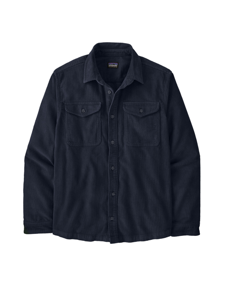 Patagonia Corduroy Shirt för herrar i färgen New Navy, en mörkblå manchesterSkjorta med bröstfickor.