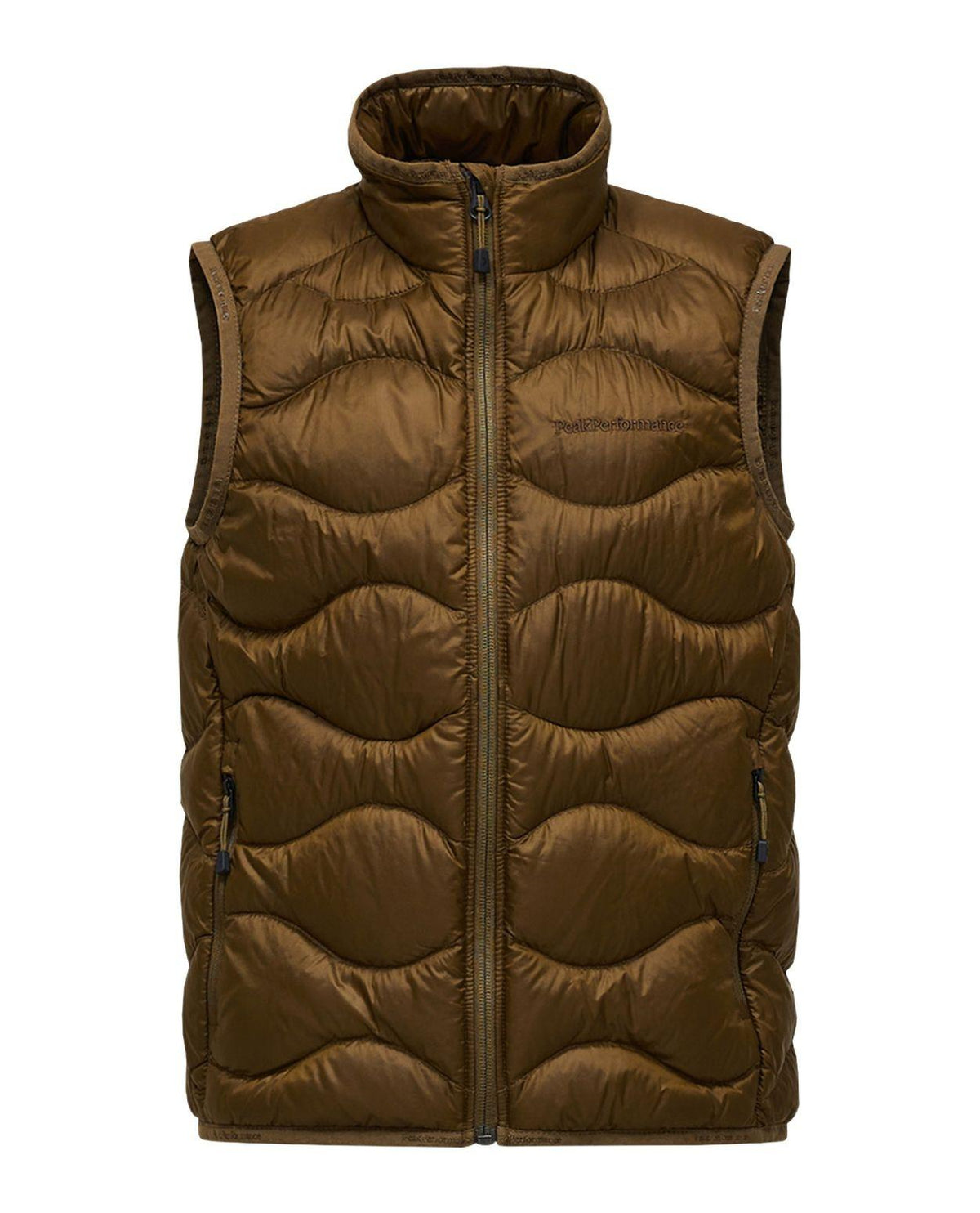 Peak Performance Helium Down Vest Junior i färgen Meadow Moss, en brun dunväst för juniorer.
