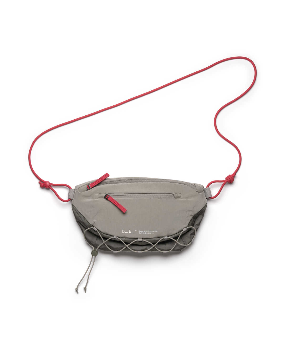 D_b_ Roamer Pro Sling Bag 6L i färg basil green med röd axelrem och smidiga detaljer mot vit bakgrund.