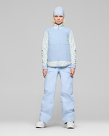 Norrøna Tamok warm3 Jacket Women - Whisper White/Cashmere Blue, dammodell i ljusblått och vitt.