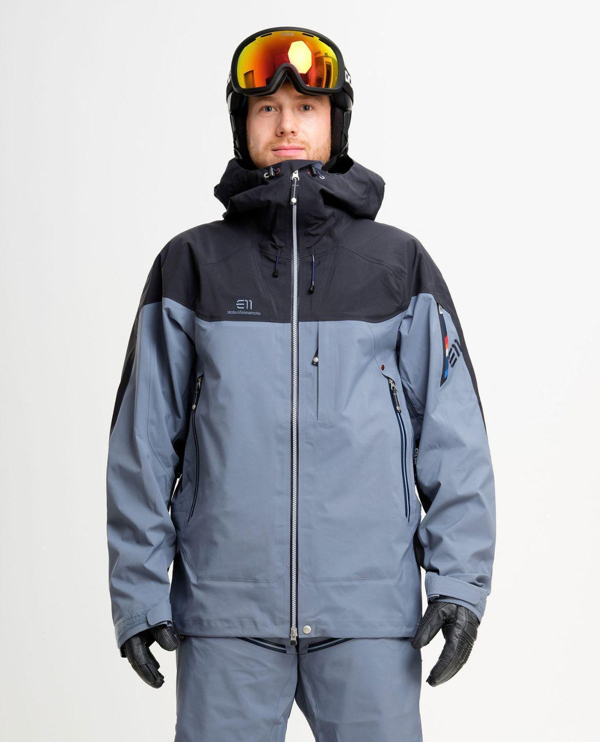 Manlig skidåkare i Elevenate Bec de Rosses XI Jacket i Blue Flint med matchande skidbyxor.