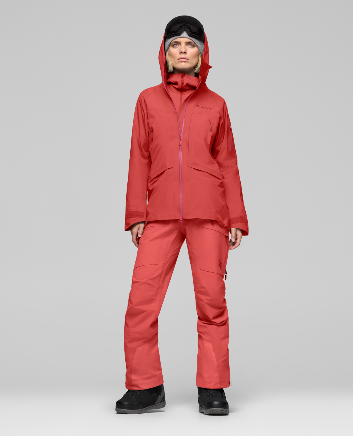 Norrøna Møre Gore-Tex Jacket Women - Baked Apple - Röd skidjacka för dam - Alpingaraget