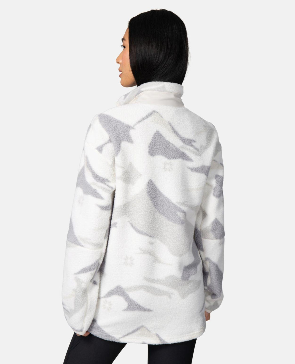 Kari Traa Rothe Half Zip i vitt och mönstrat, bakifrån - Mellanlager - Alpingaraget
