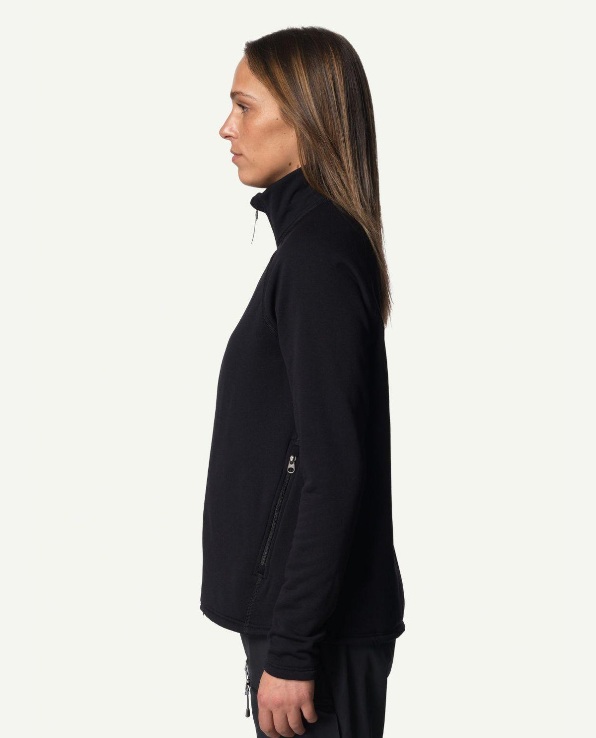 Houdini Power Up Jacket Women i svart, sidovy som visar den svarta damjackan på modell.
