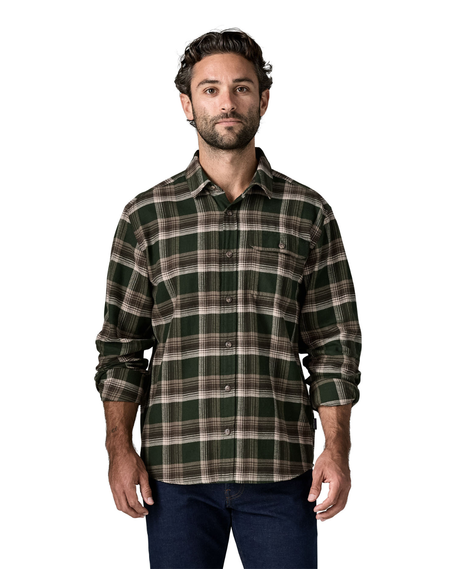 Patagonia L/S LW Fjord Flannel Shirt Men i färgen Cozy Cabin Treeline Green - Grön flanellskjorta för herr