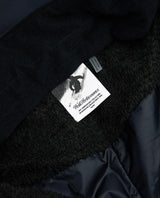 Peak Performance 40Y R&D Gore-Tex skidbyxor för herr i svart, närbild på inneretikett och foder.