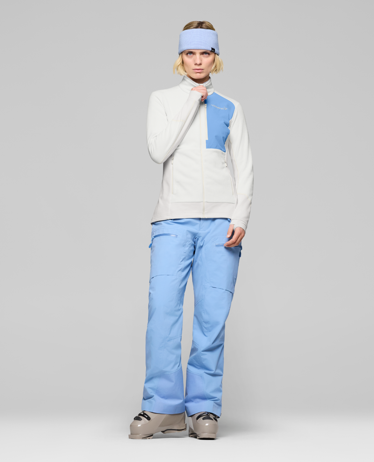 Norrøna Lofoten warm2 Jacket Women i Whisper White och Allure dammodell på Alpingaraget.