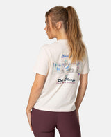 Kari Traa KT Graphic Tee i färgen Off White, visad bakifrån för att visa det färgglada ryggtrycket.