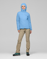 Norrøna Femund thermo60 Zip Hood dam i den blå färgen Allure framifrån på modell.