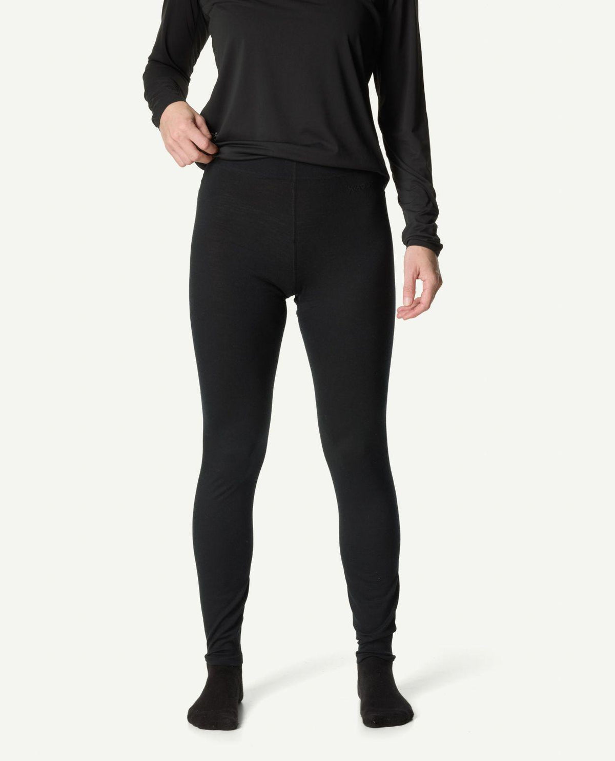 Houdini Puremerino Tights Women i svart färg, visade framifrån på modell.