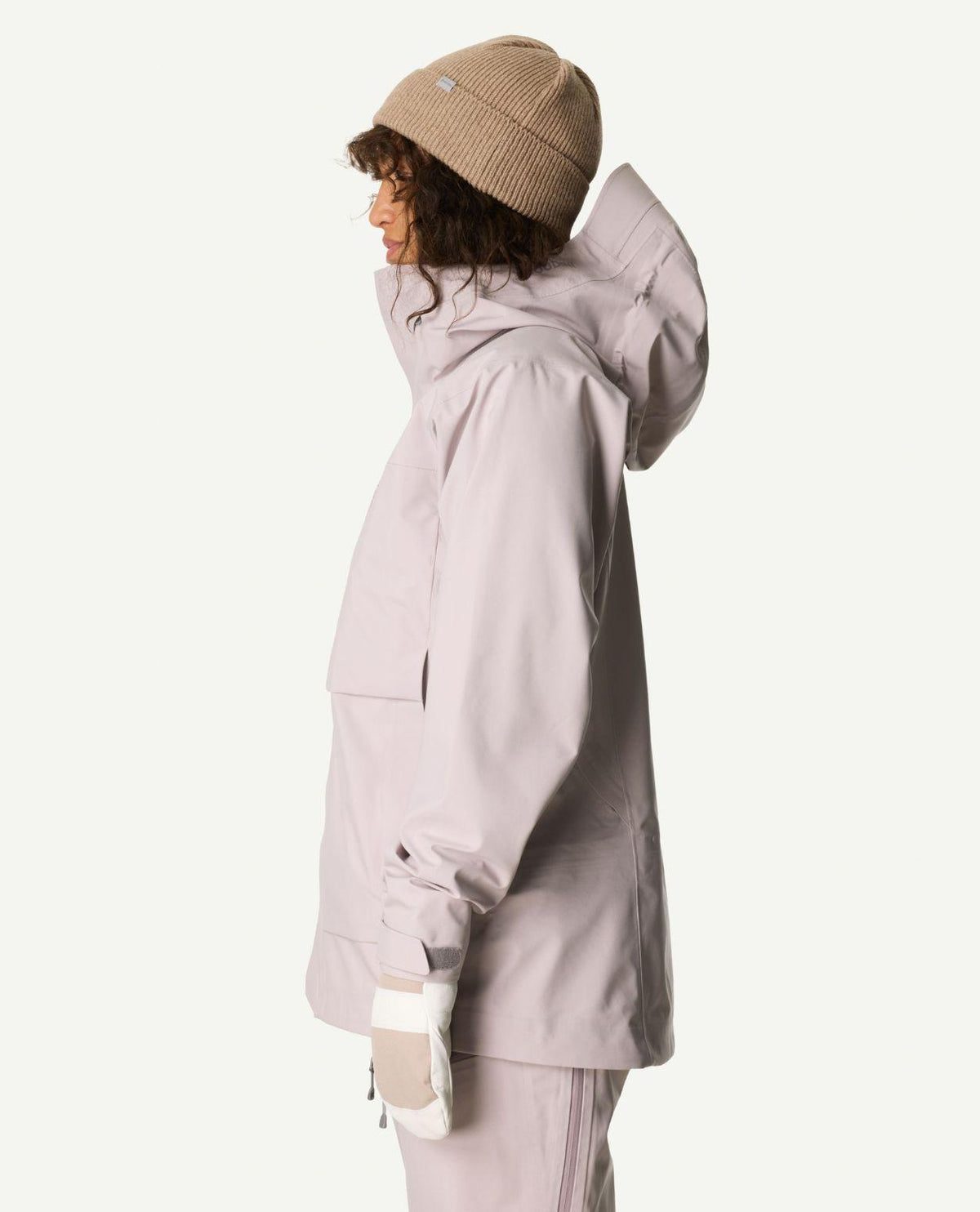 Houdini Rollercoaster Jacket för dam i silver purple lila färg, visad från sidan.