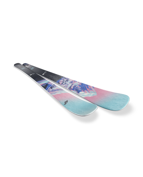 Nordica Santa Ana 82 damallmountainskidor i blå och rosa design som visar skidorna från sidan mot vit bakgrund.