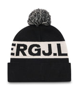 J.Lindeberg Tilo Beanie - Svart stickad mössa med tofs och vit textdetalj