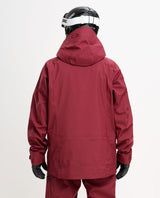 Elevenate Pure Jacket Men - Tibetan Red bakifrån med huva och skidhjälm - Alpingaraget