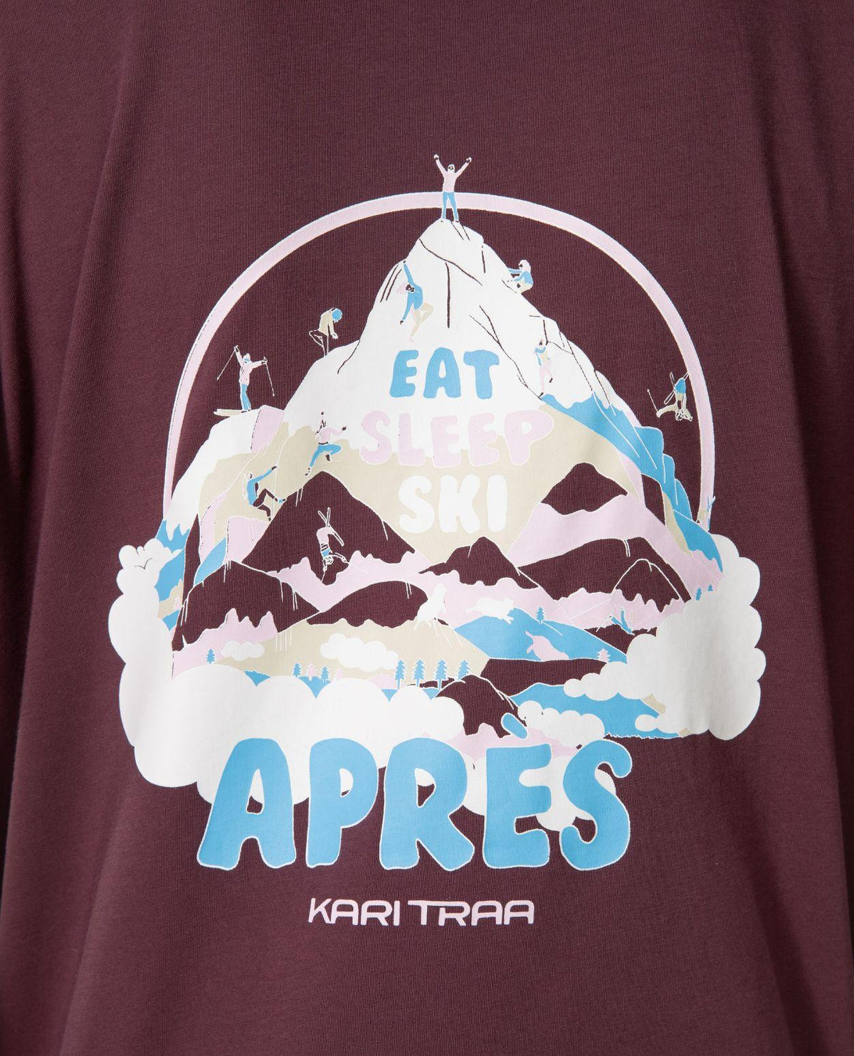 Närbild på det färgglada skidmotivet med texten Eat Sleep Ski Apres på Kari Traa KT Graphic Tee i brunt.