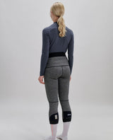 POC Layer Cut Resistant Tights Women i färg Uranium Black visas bakifrån på modell för dam.