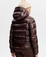 J.Lindeberg Nerina Down Jacket Women Seal Brown sett bakifrån.