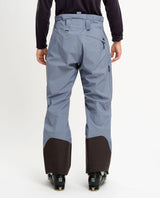 Elevenate Pure Pants Men i färgen Blue Flint bakifrån, hållbara GORE-TEX-skidbyxor med förstärkta benslut.