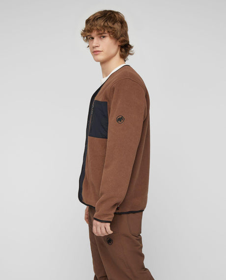 Mammut Moonstone Hybrid ML Cardigan i brunt och svart, visad i profil på modell.