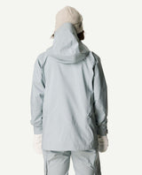 Baksida av Houdini Rollercoaster Jacket II dam i färgen breaker gray.