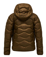 Peak Performance Helium Down Hood Jacket Junior i brun färg, visad bakifrån med huva.