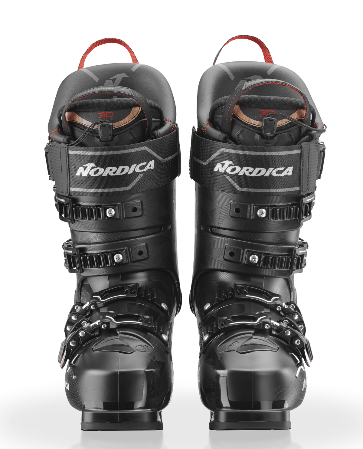 Nordica Pro Machine 3 130 S GW alpinpjäxor i svart utförsett framifrån med fokus på spännen och innerpjäxa.