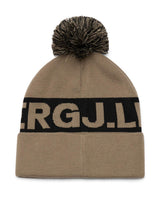 J.Lindeberg Tilo Beanie i brun färg med stor tofs och svart rand med logga.