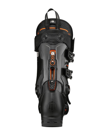 Tecnica Mach1 LV 120 TD2 alpinpjäxa bakifrån i svart och orange färg.