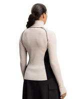 J.Lindeberg Valley Knitted Rib Quarter Zip dam i färgen moonbeam visad bakifrån