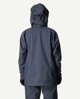 Baksida av Houdini Ride Jacket II Women i färgen Hombre Blue på dammodell med huva uppe.